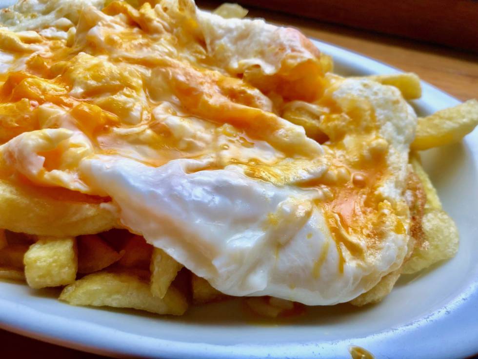 HUEVOS 'LA CALETA' CON SOBRASADA