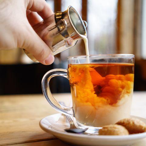 TÉ CON LECHE